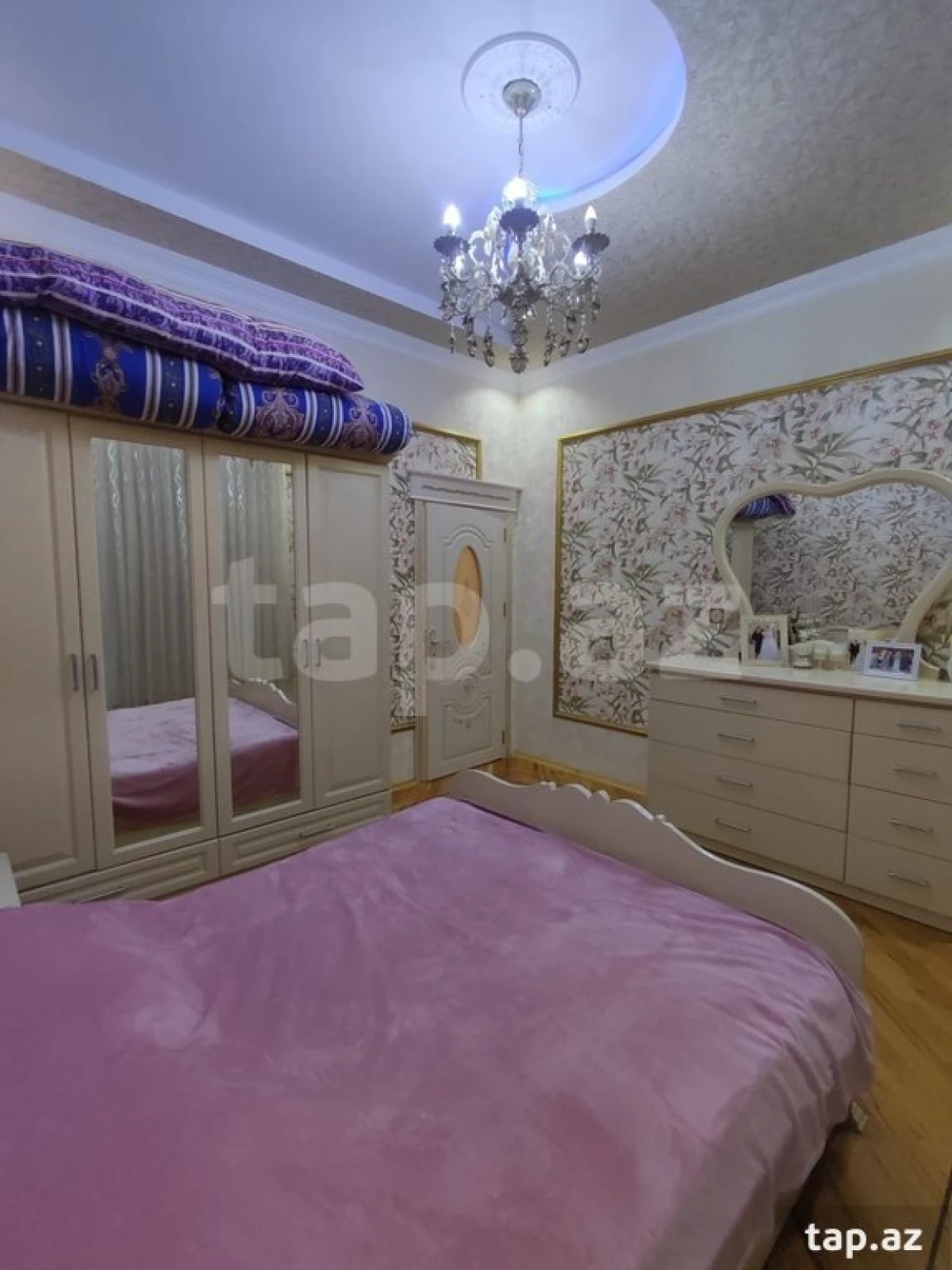 Satılır 8 otaqlı həyət evi