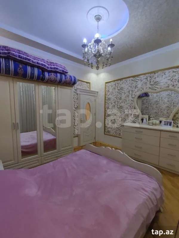 Satılır 8 otaqlı həyət evi