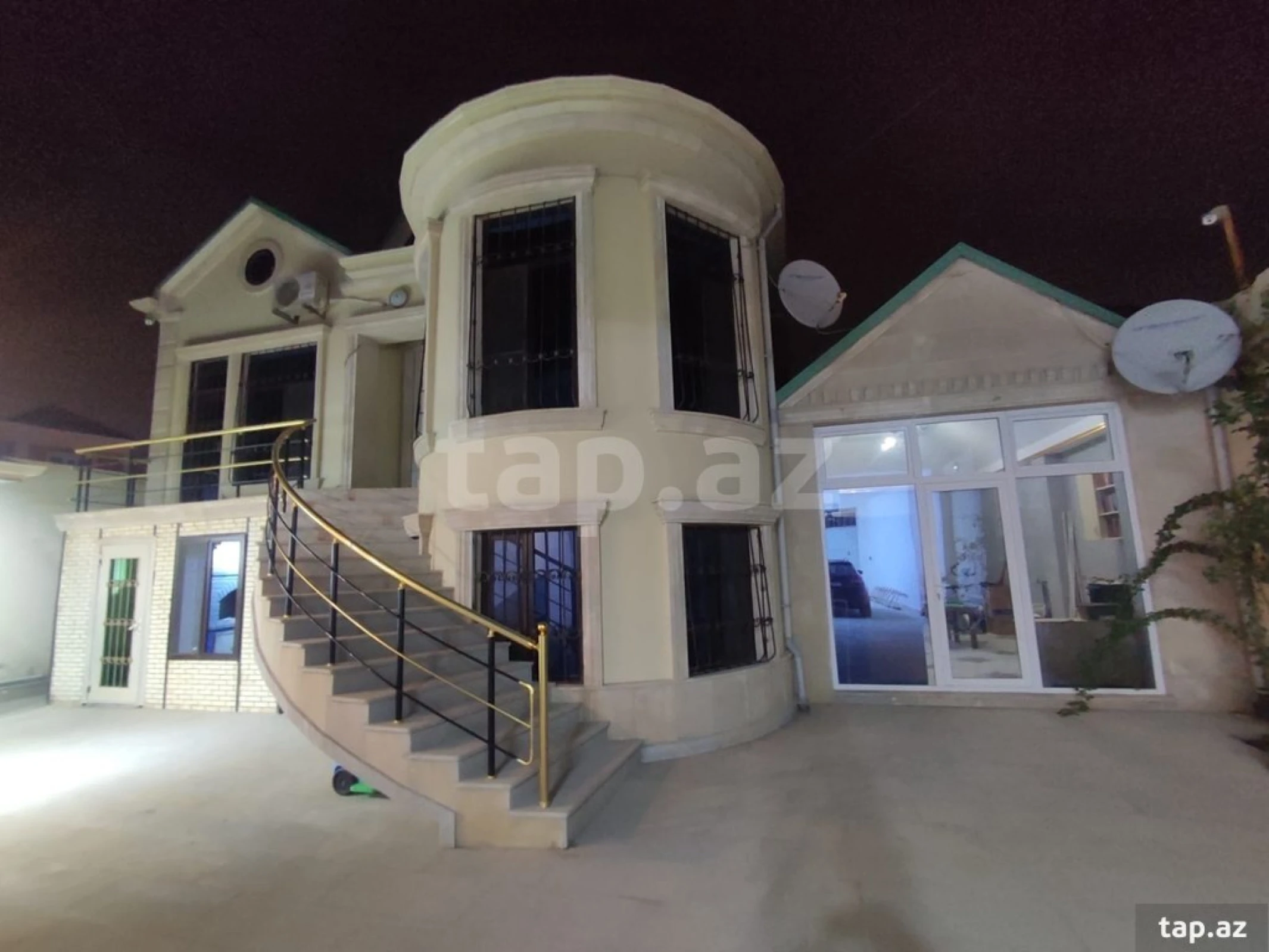 Satılır 8 otaqlı həyət evi