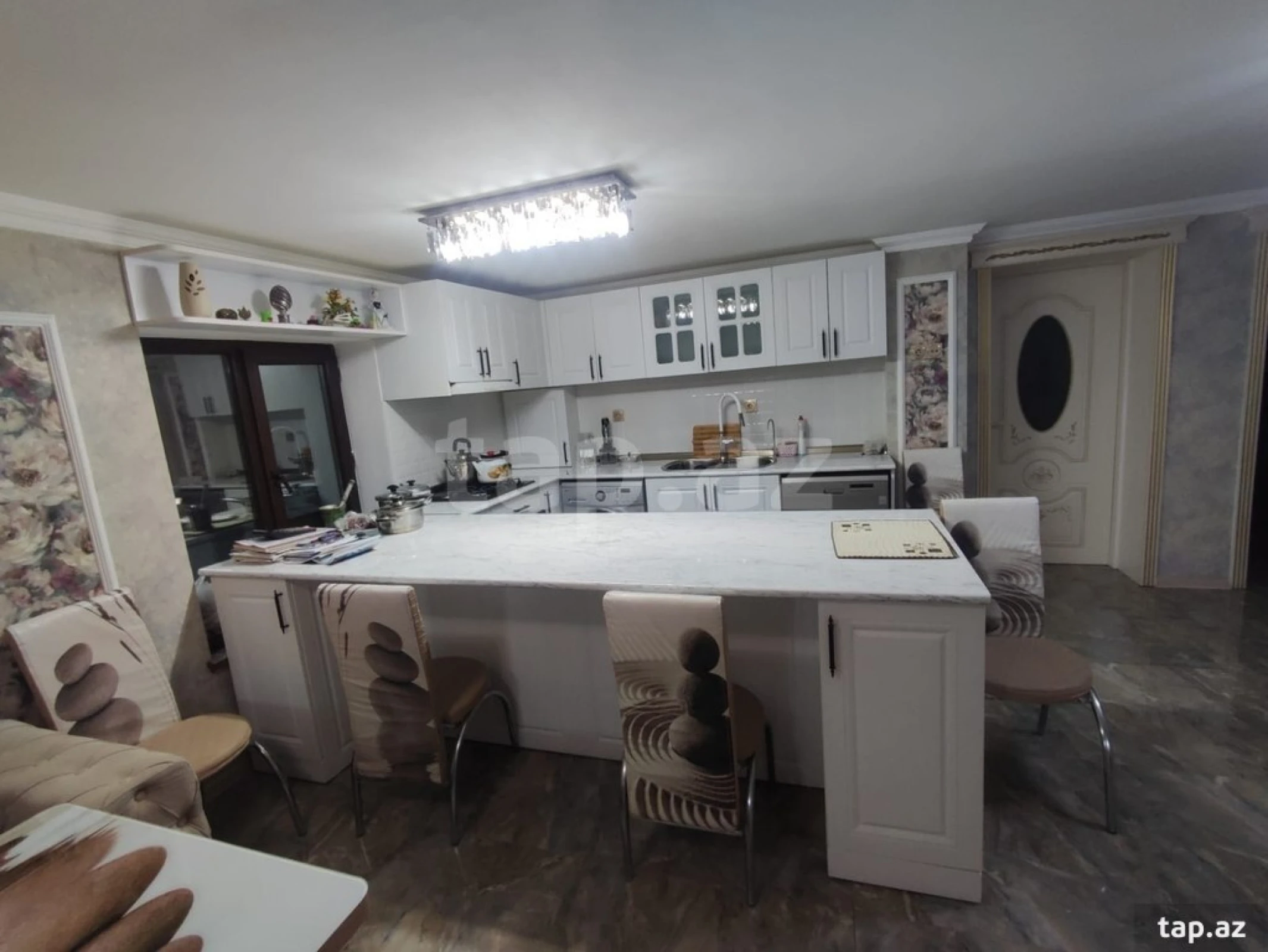 Satılır 8 otaqlı həyət evi