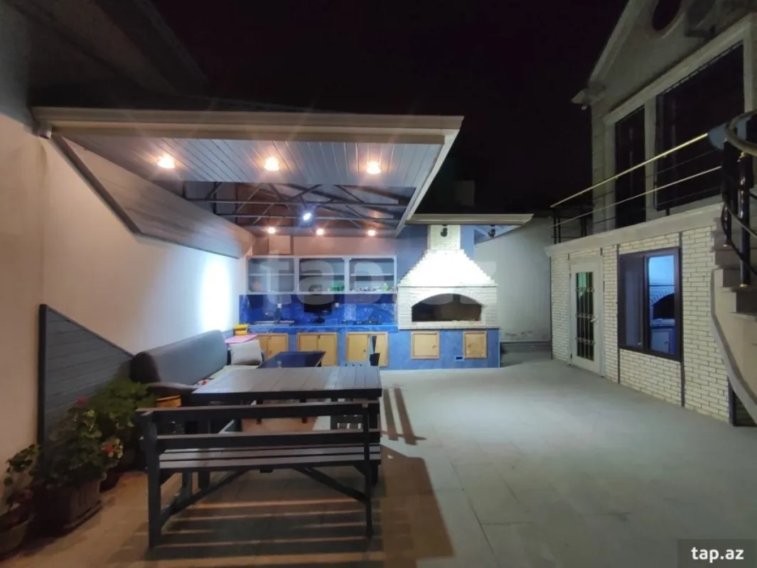 Satılır 8 otaqlı həyət evi