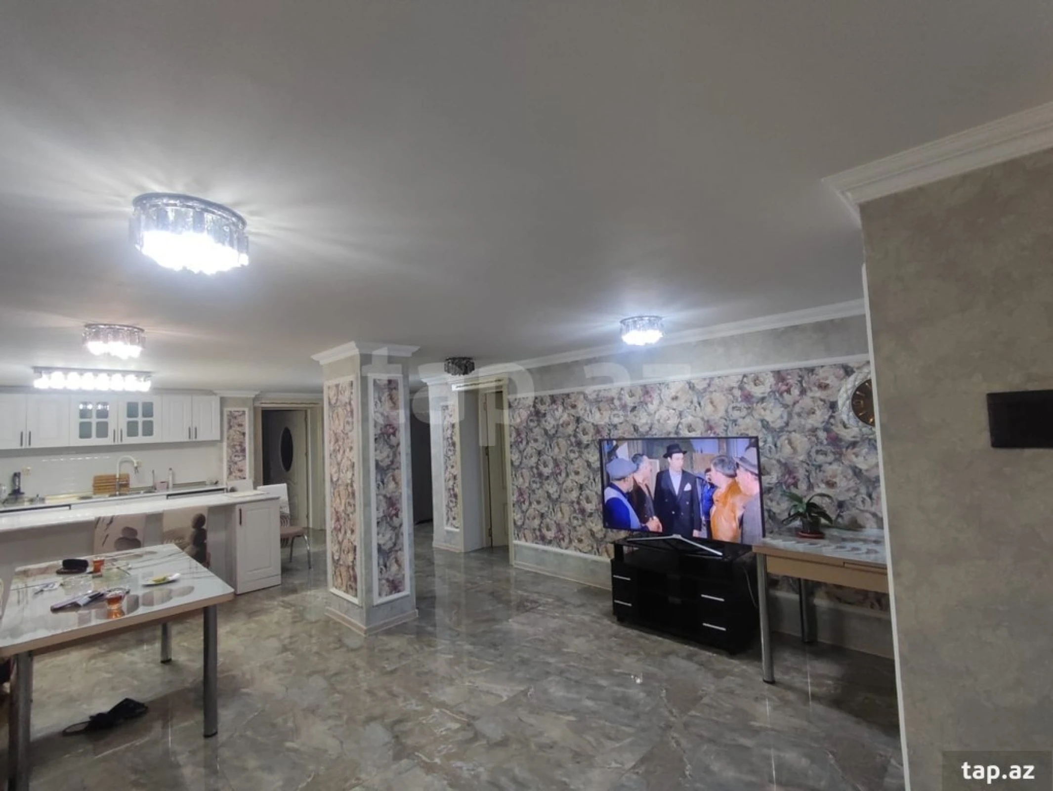 Satılır 8 otaqlı həyət evi