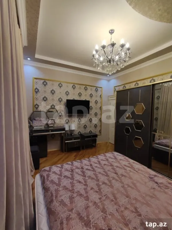 Satılır 8 otaqlı həyət evi