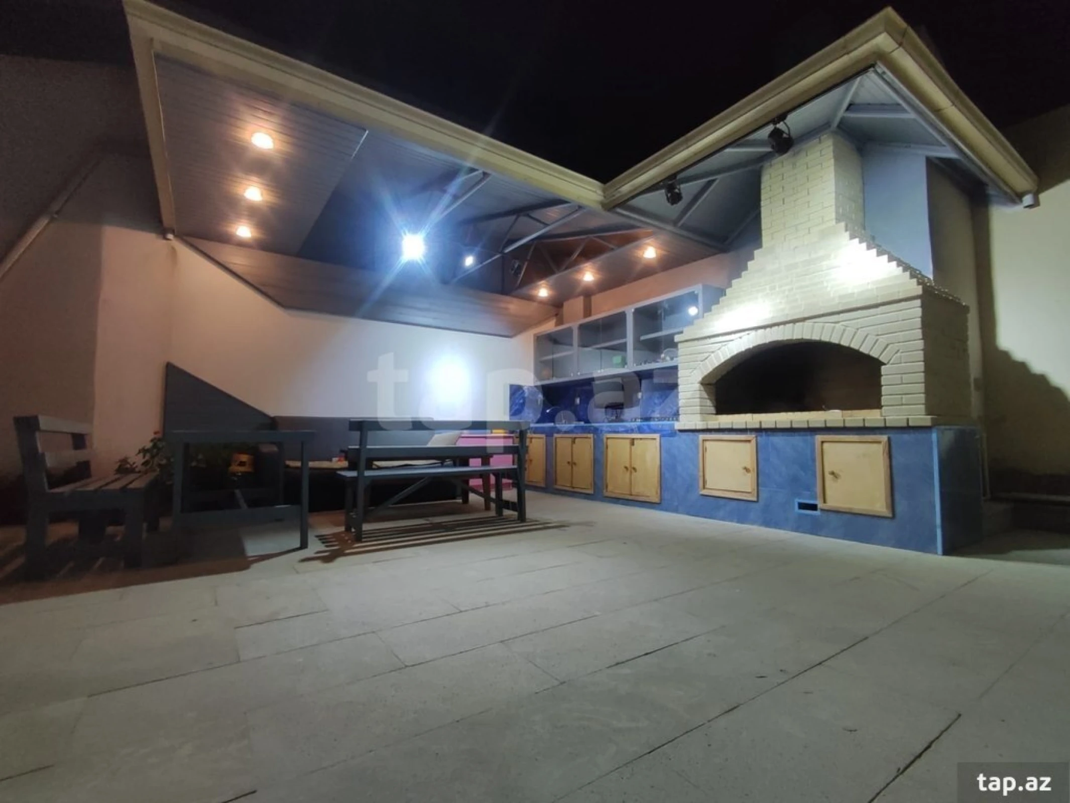 Satılır 8 otaqlı həyət evi