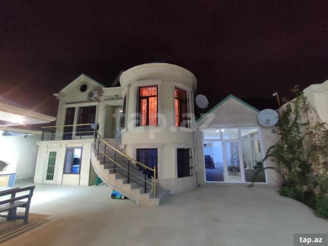 Satılır 8 otaqlı həyət evi