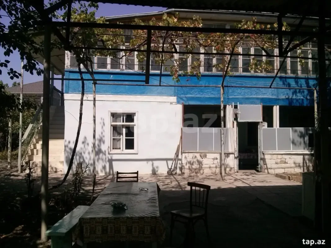Satılır 8 otaqlı həyət evi 400 m²