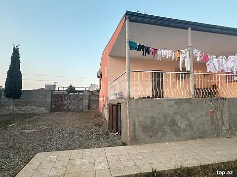 Satılır 3 otaqlı həyət evi