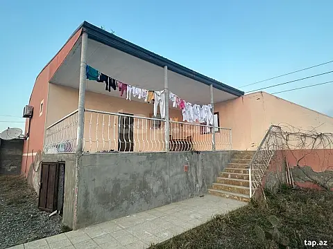 Satılır 3 otaqlı həyət evi