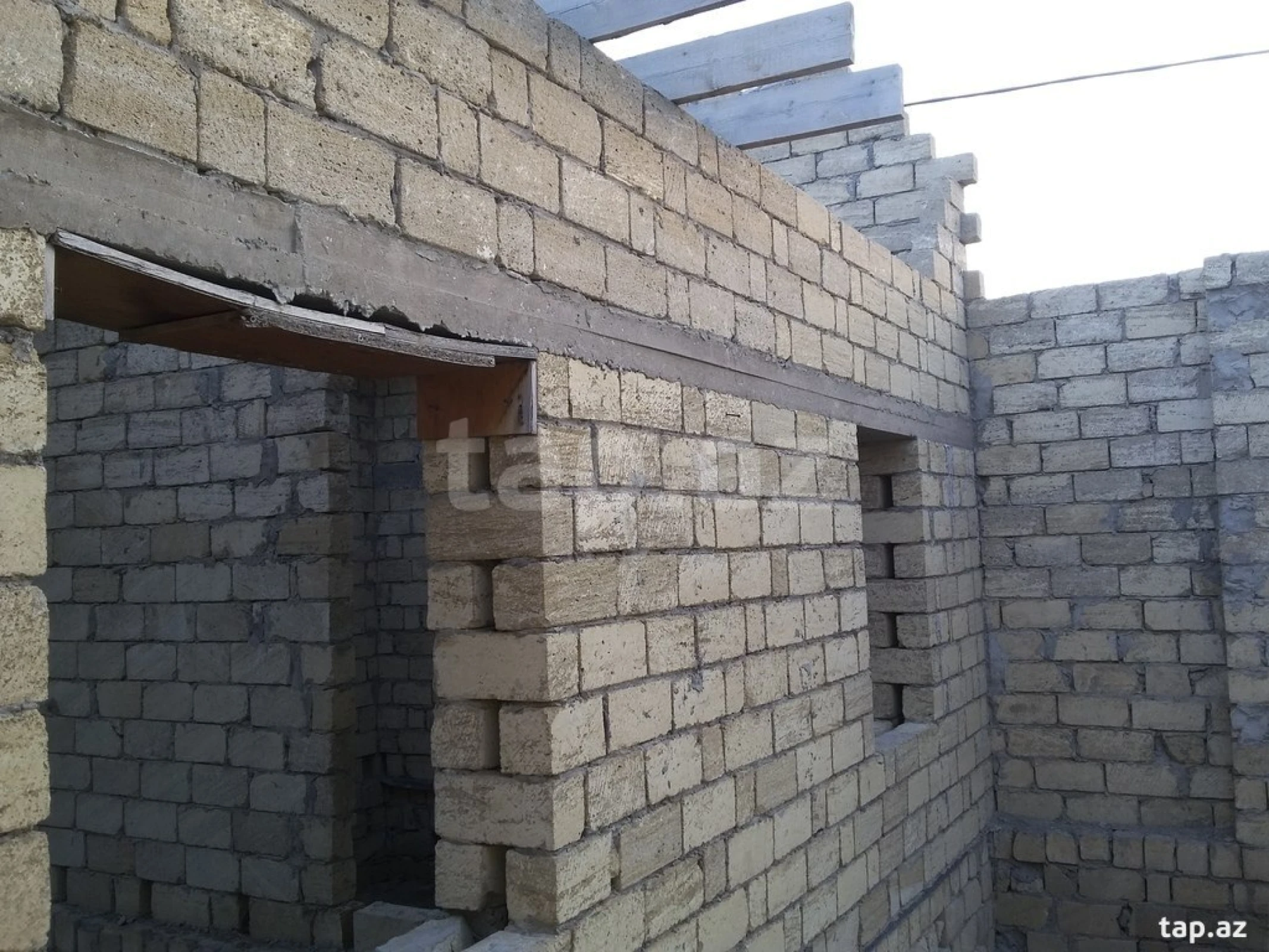 Satılır 4 otaqlı həyət evi