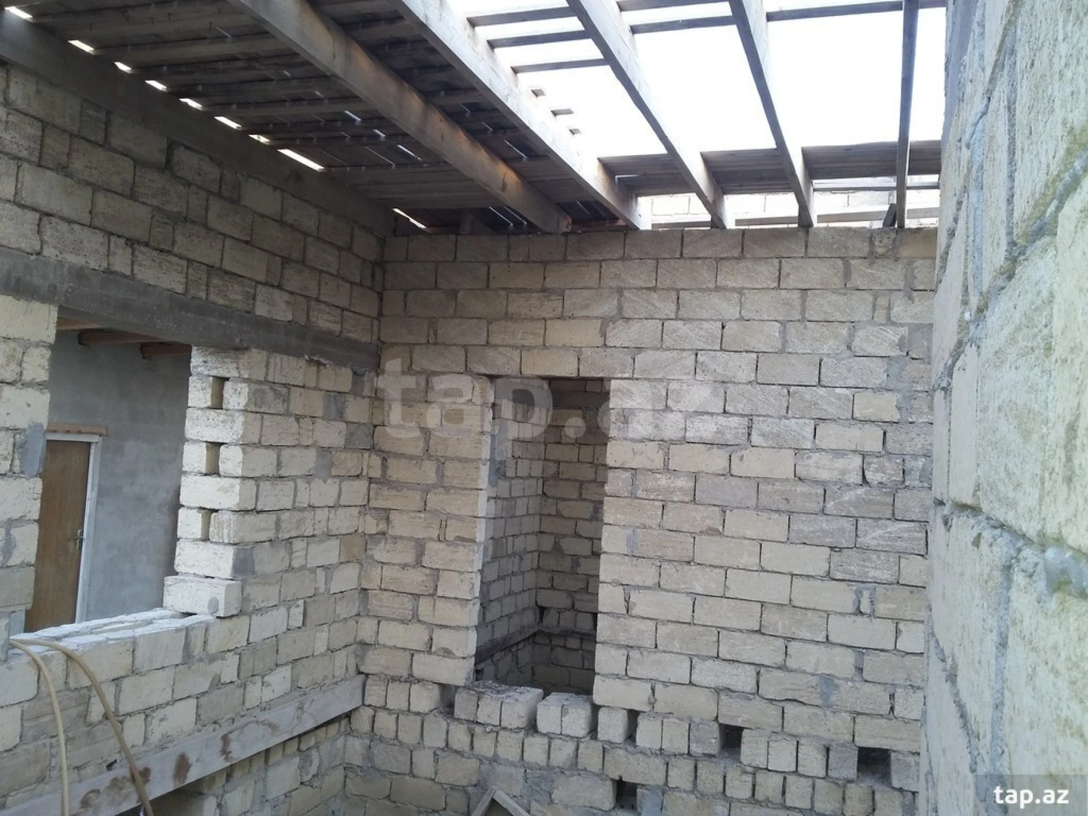 Satılır 4 otaqlı həyət evi