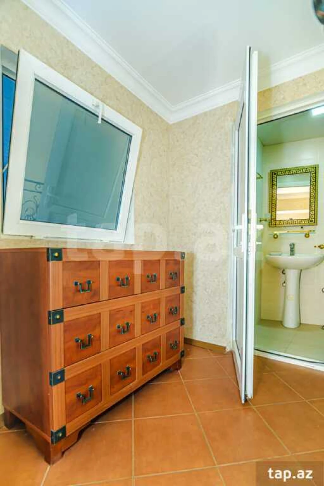 Kirayə verilir 2 otaqlı mənzil 80 m²