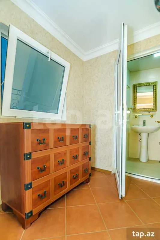 Kirayə verilir 2 otaqlı mənzil 80 m²