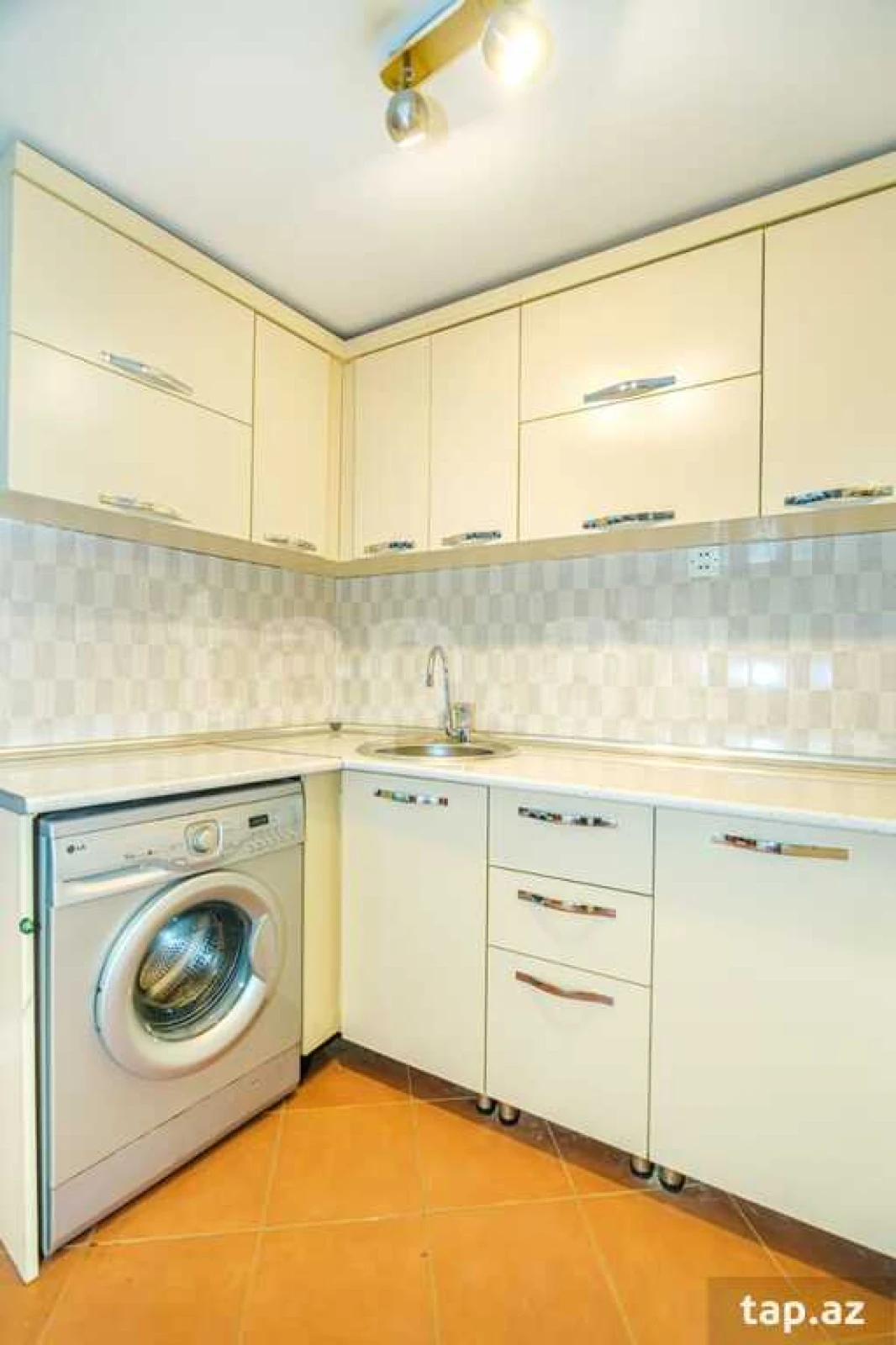 Kirayə verilir 2 otaqlı mənzil 80 m²