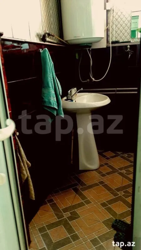 Satılır 4 otaqlı həyət evi