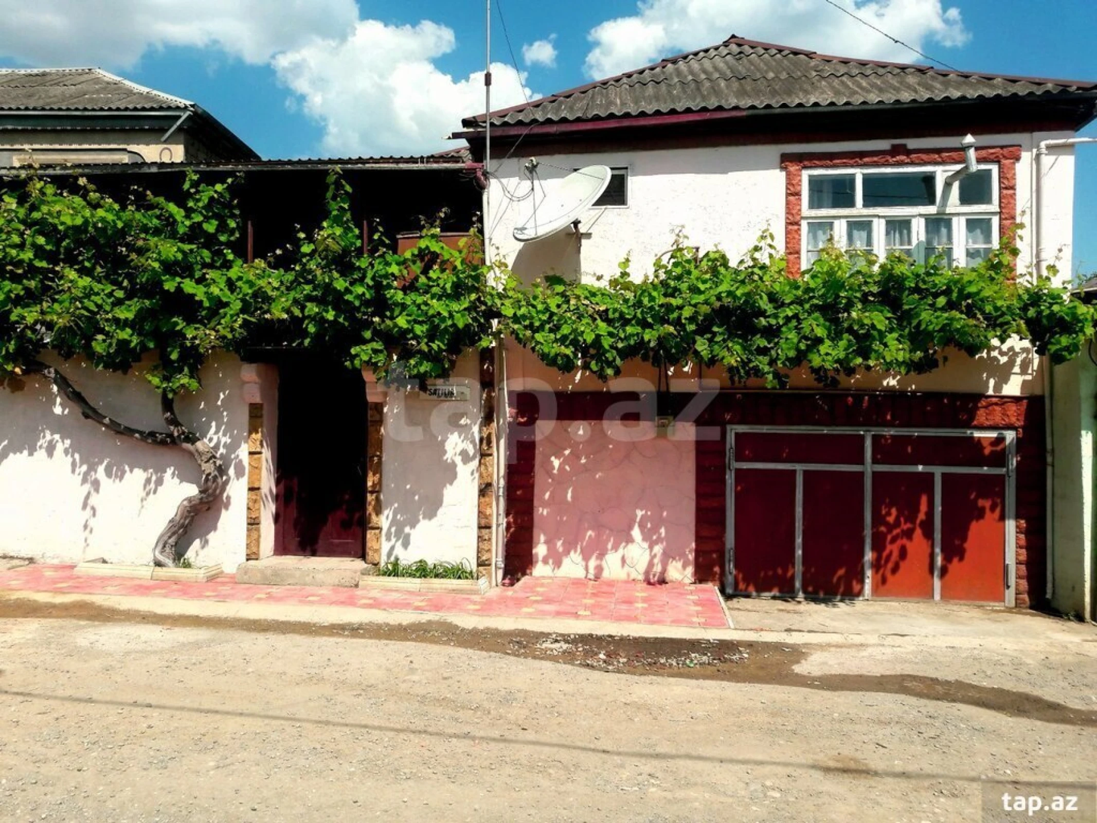 Satılır 4 otaqlı həyət evi