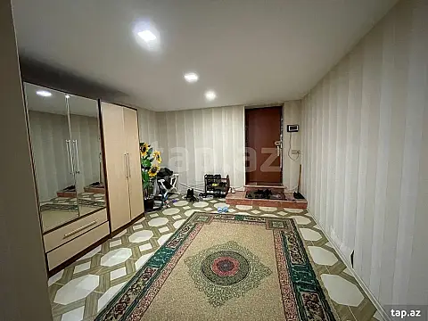 Satılır 9 otaqlı həyət evi 400 m²