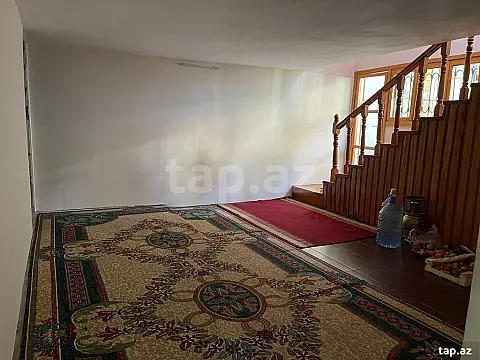 Satılır 9 otaqlı həyət evi 400 m²