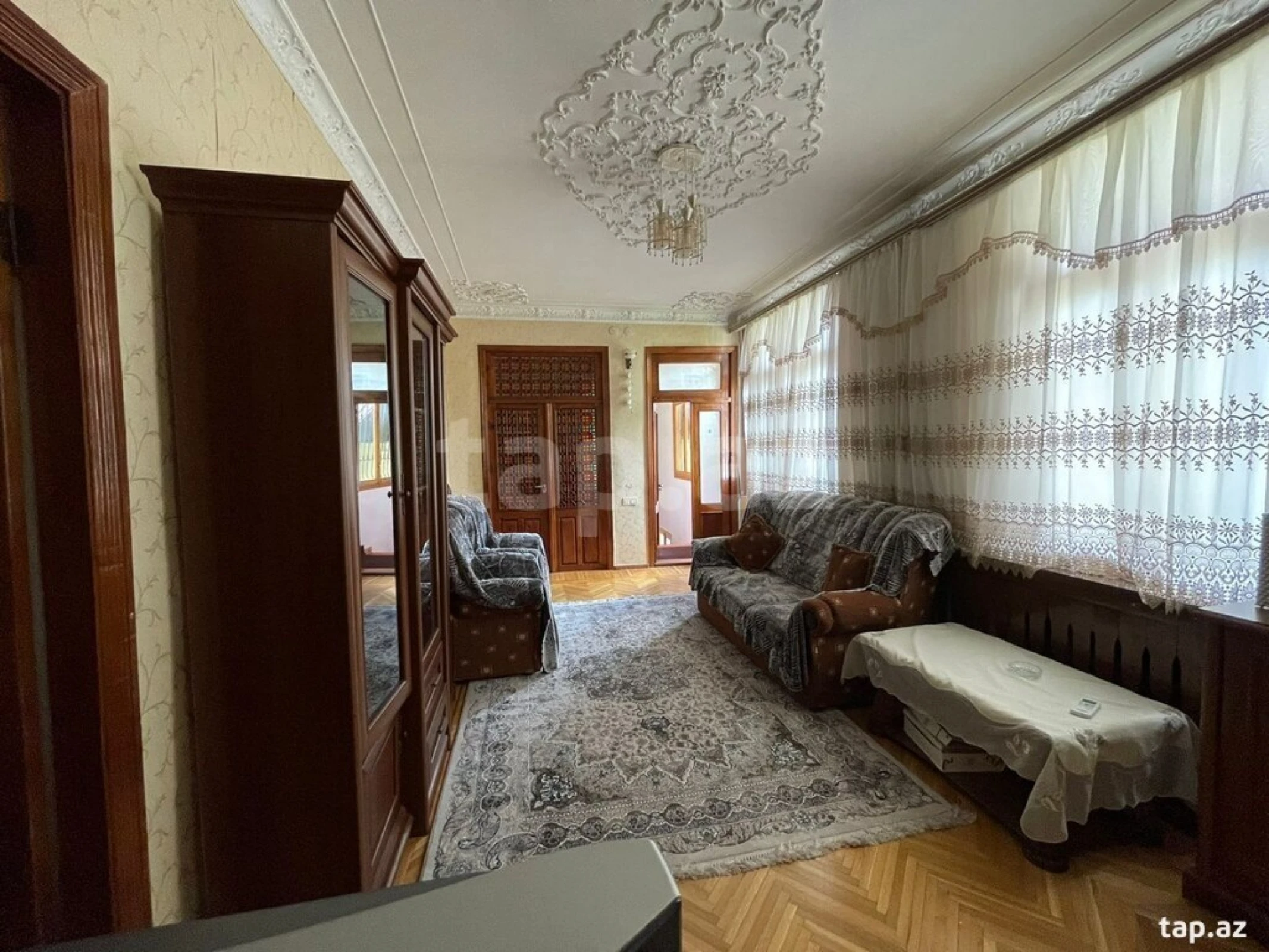 Satılır 9 otaqlı həyət evi 400 m²