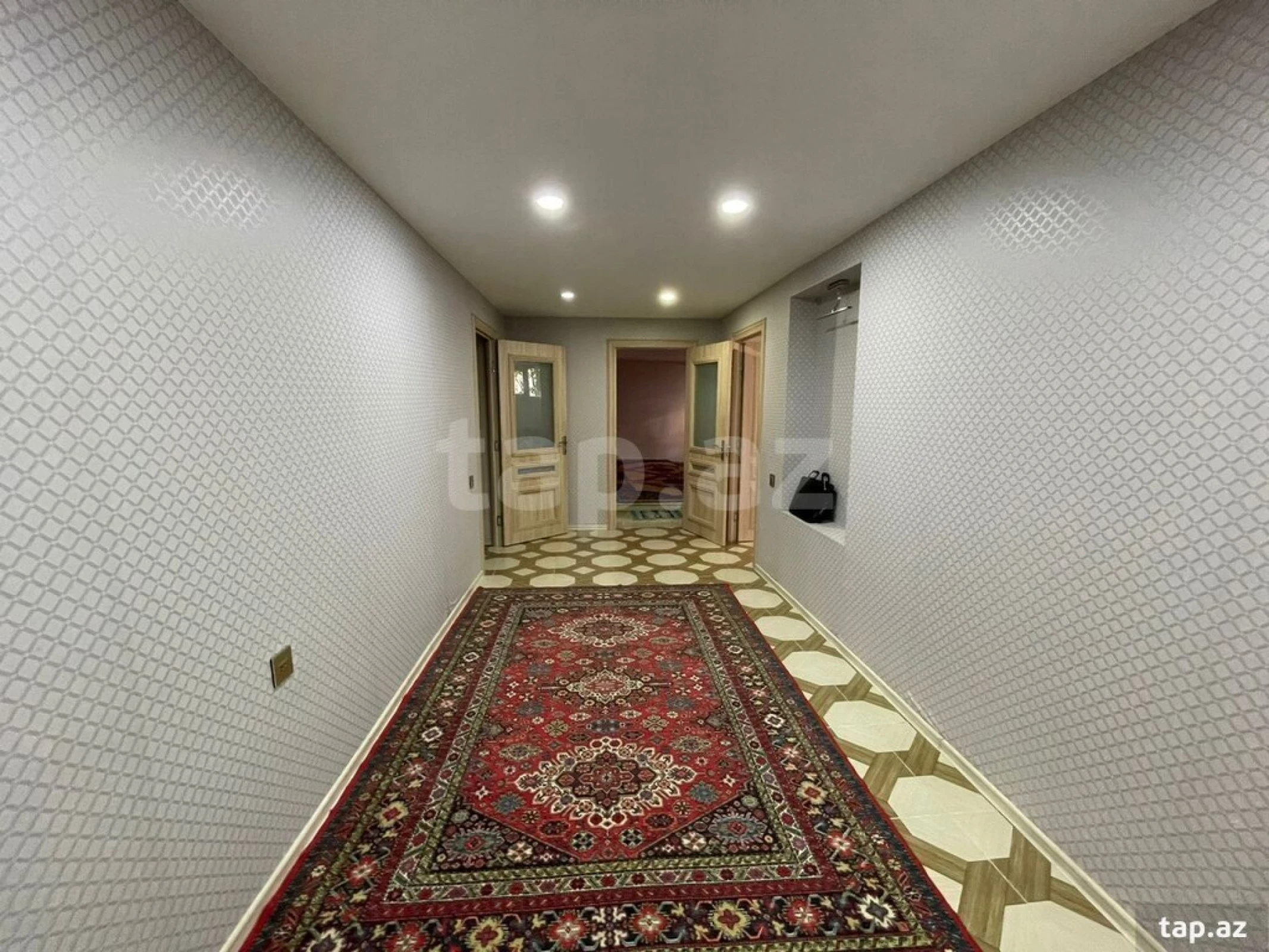 Satılır 9 otaqlı həyət evi 400 m²