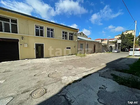 Satılır 9 otaqlı həyət evi 400 m²