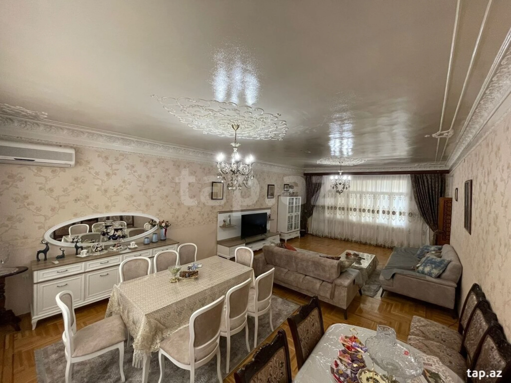 Satılır 9 otaqlı həyət evi 400 m²