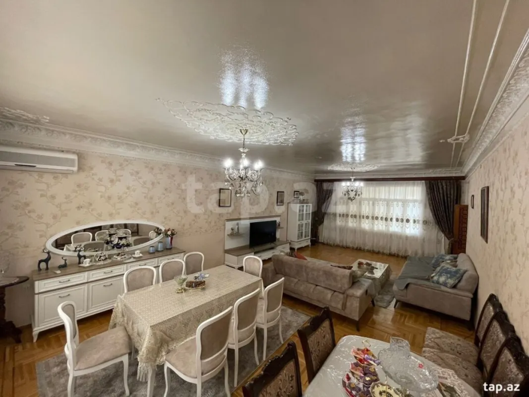 Satılır 9 otaqlı həyət evi 400 m²