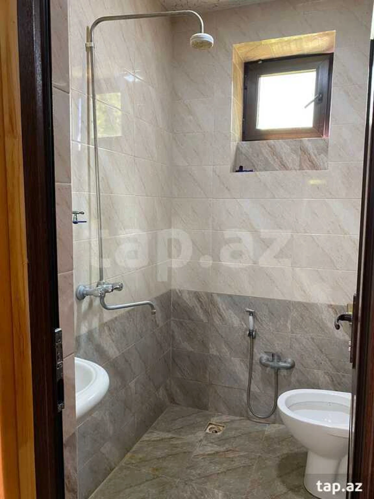 Kirayə verilir 4 otaqlı həyət evi