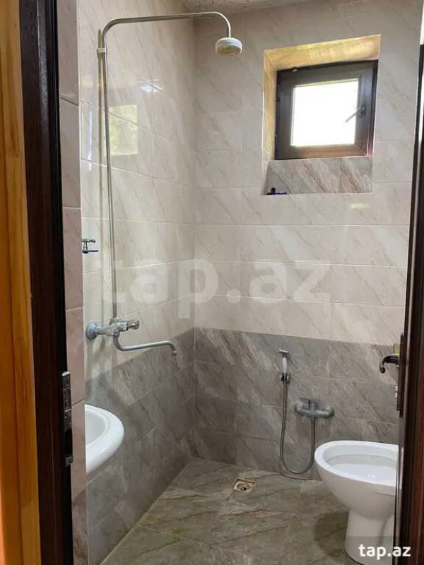 Kirayə verilir 4 otaqlı həyət evi