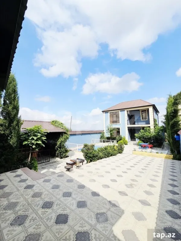Kirayə verilir 5 otaqlı həyət evi