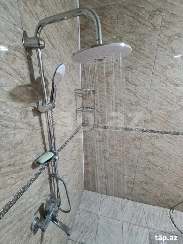 Kirayə verilir 3 otaqlı həyət evi