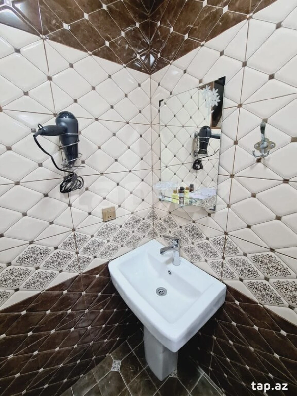 Kirayə verilir 3 otaqlı həyət evi