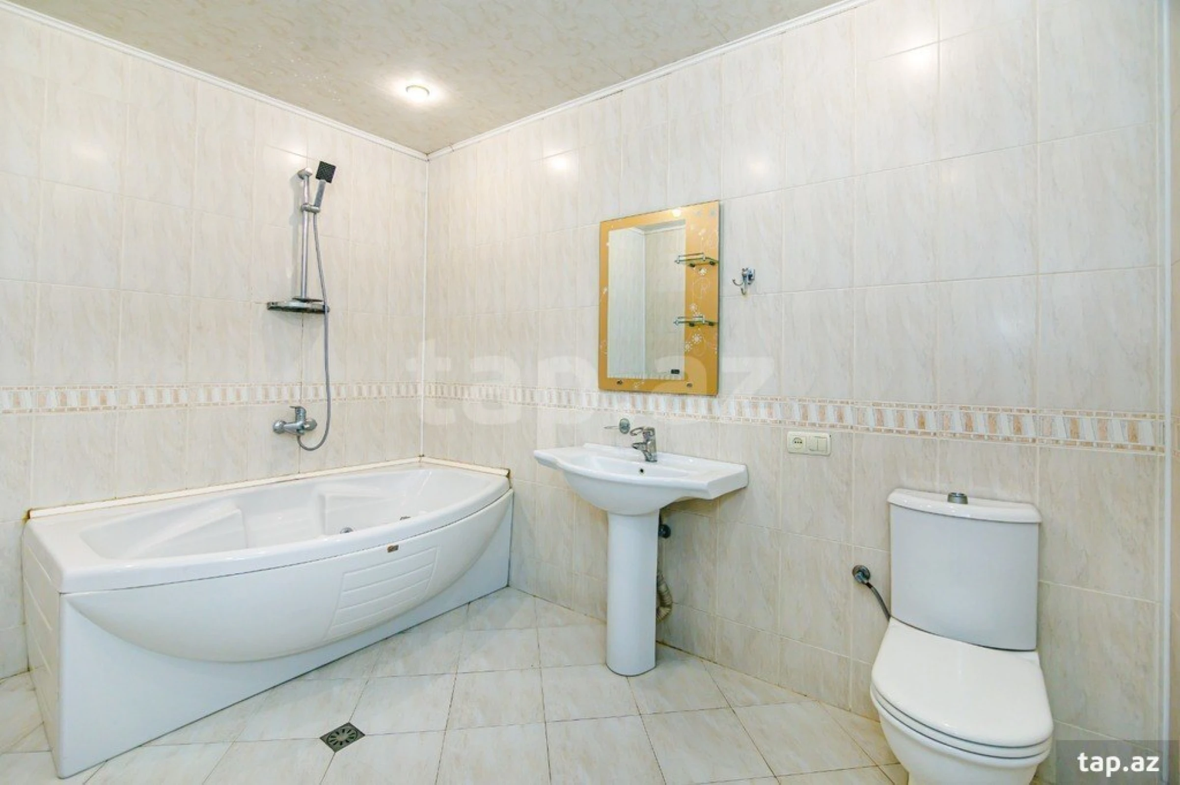 Kirayə verilir 3 otaqlı yeni tikili 170 m²