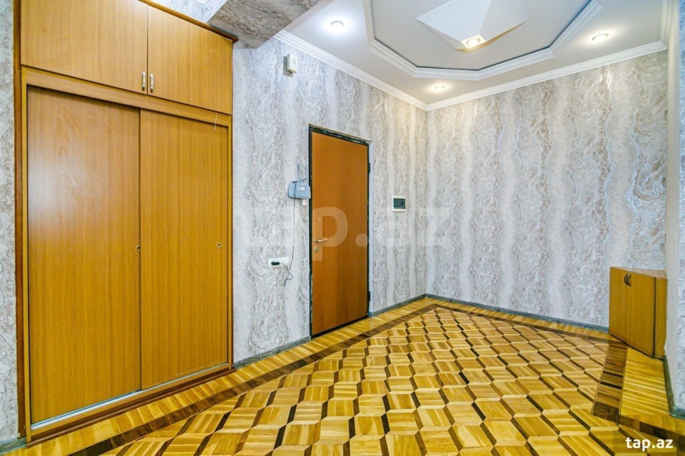 Kirayə verilir 3 otaqlı yeni tikili 170 m²