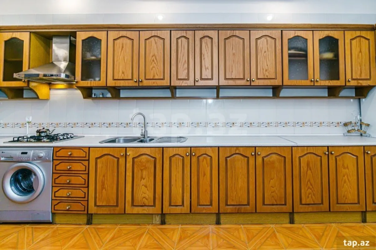 Kirayə verilir 3 otaqlı yeni tikili 170 m²