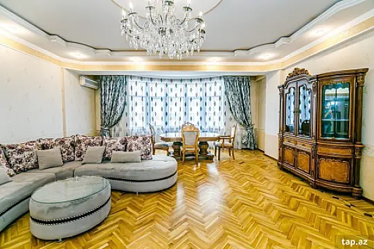 Kirayə verilir 3 otaqlı yeni tikili 170 m²