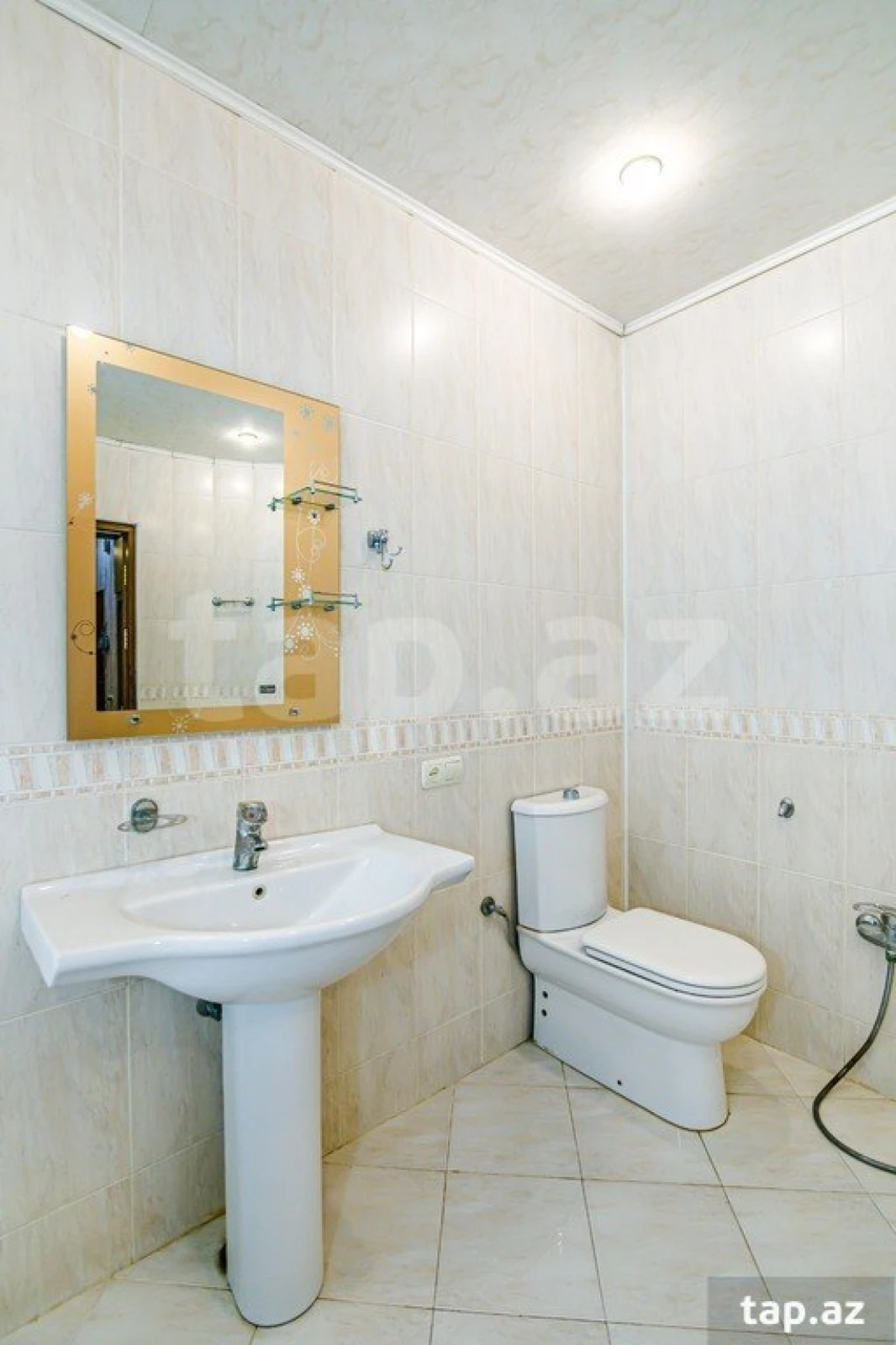 Kirayə verilir 3 otaqlı yeni tikili 170 m²