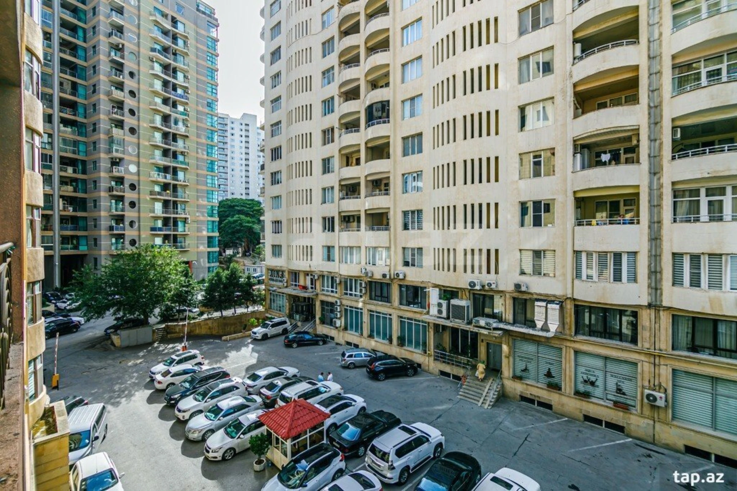 Kirayə verilir 3 otaqlı yeni tikili 170 m²