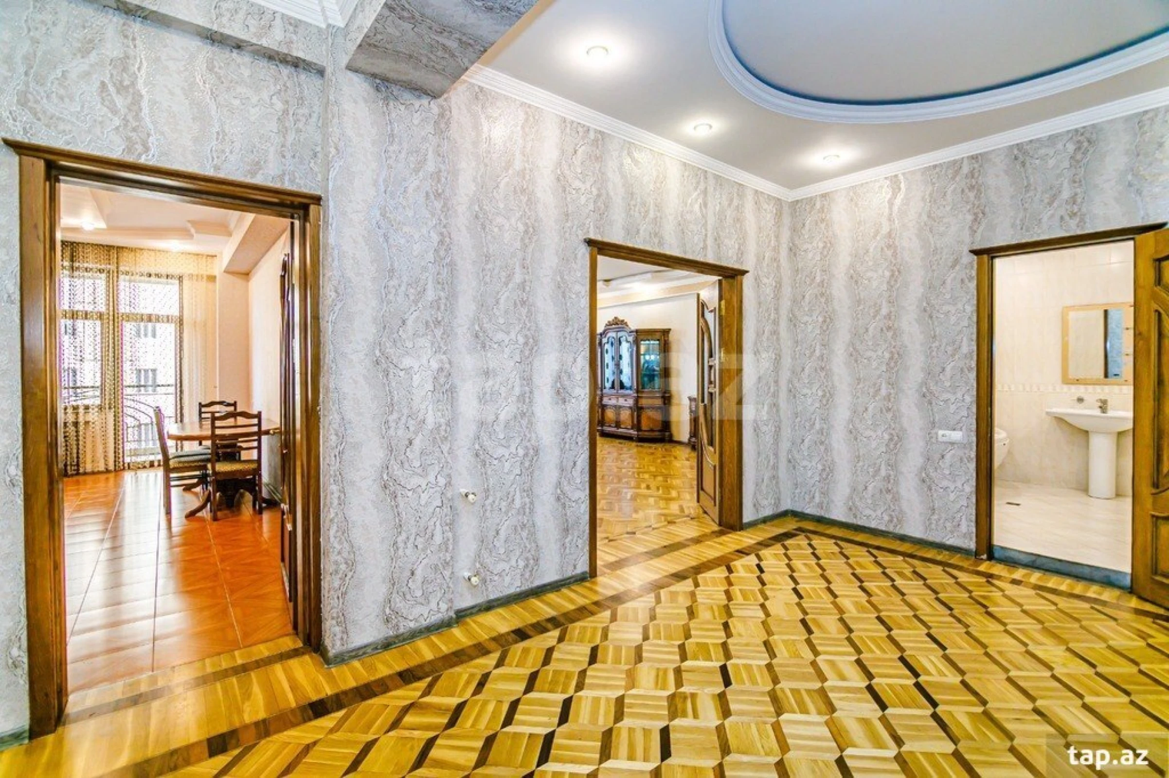 Kirayə verilir 3 otaqlı yeni tikili 170 m²