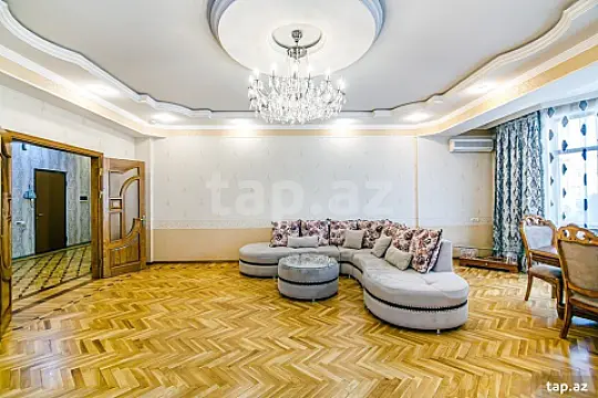 Kirayə verilir 3 otaqlı yeni tikili 170 m²