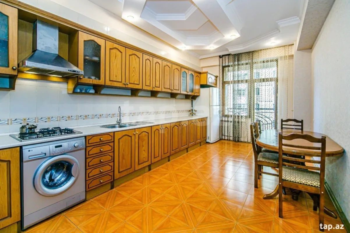 Kirayə verilir 3 otaqlı yeni tikili 170 m²