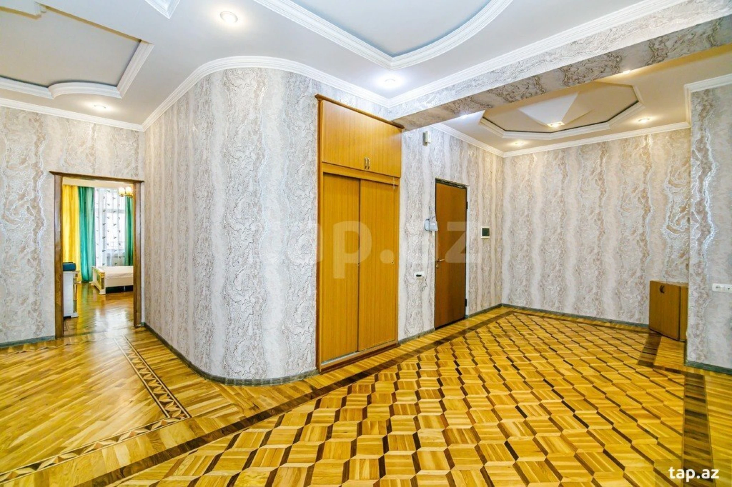 Kirayə verilir 3 otaqlı yeni tikili 170 m²