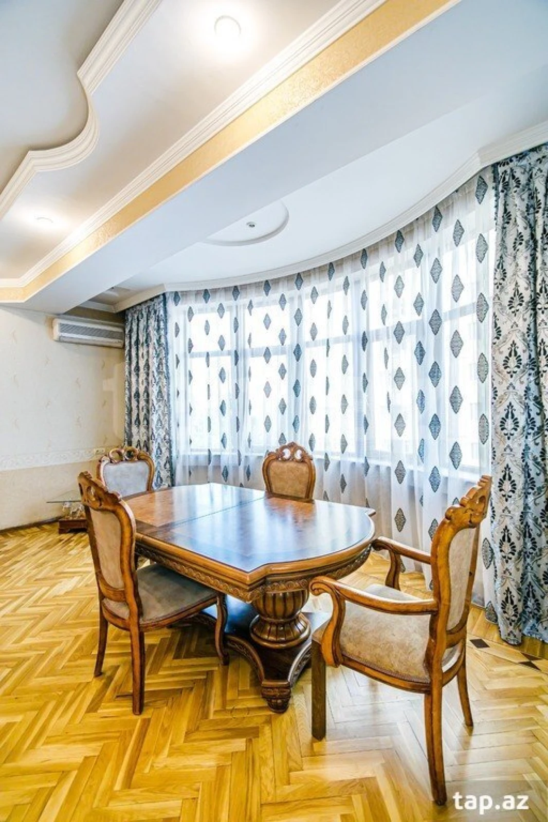 Kirayə verilir 3 otaqlı yeni tikili 170 m²