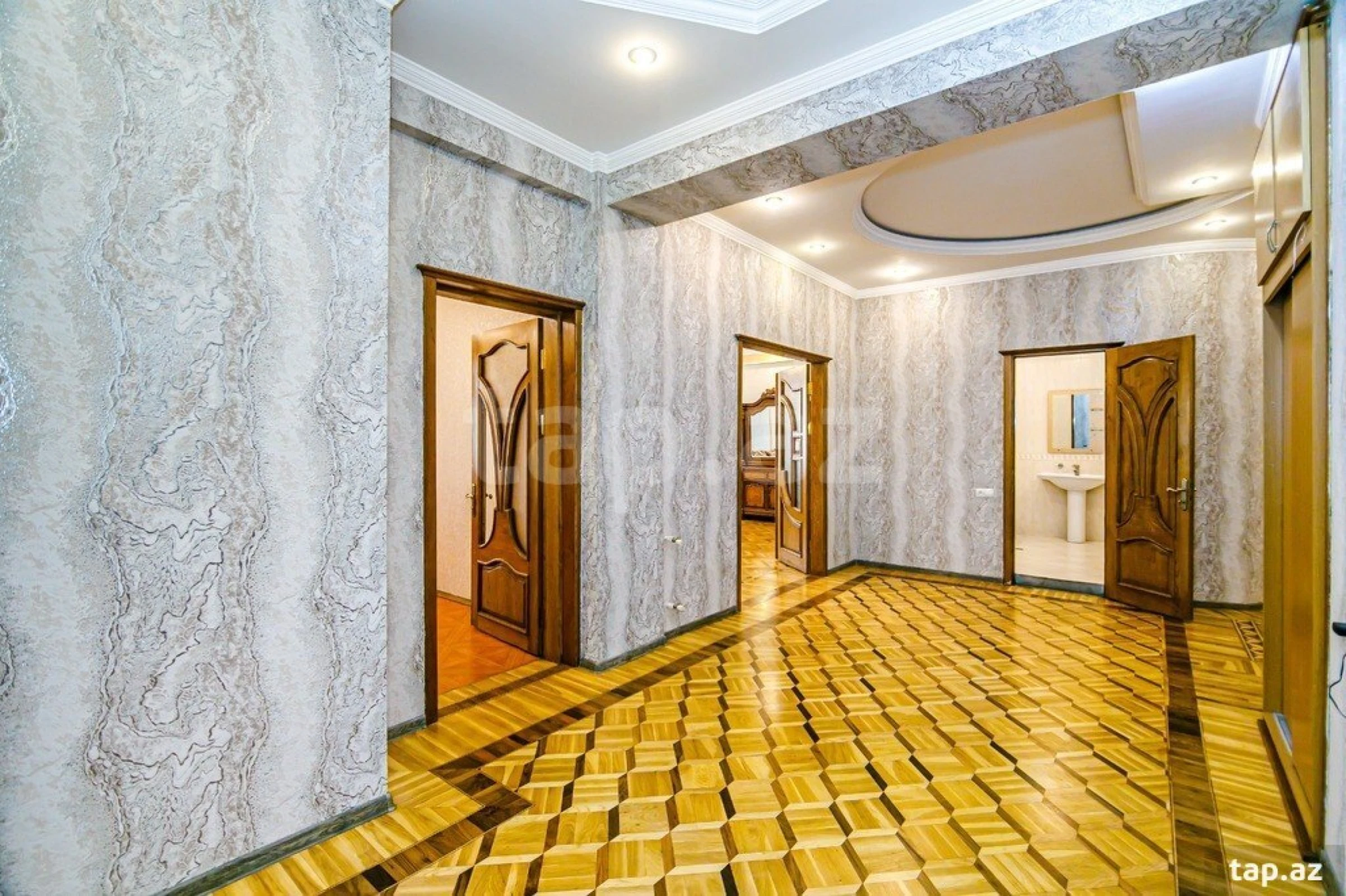 Kirayə verilir 3 otaqlı yeni tikili 170 m²