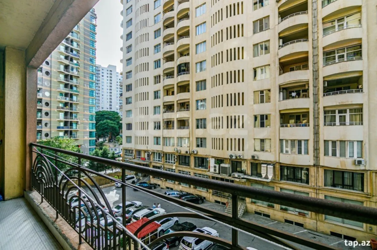 Kirayə verilir 3 otaqlı yeni tikili 170 m²