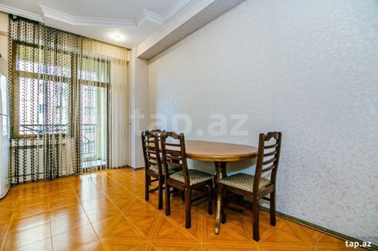 Kirayə verilir 3 otaqlı yeni tikili 170 m²