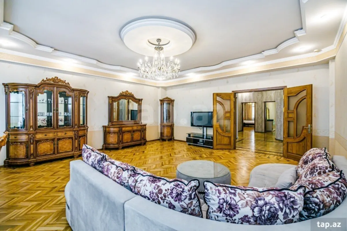 Kirayə verilir 3 otaqlı yeni tikili 170 m²