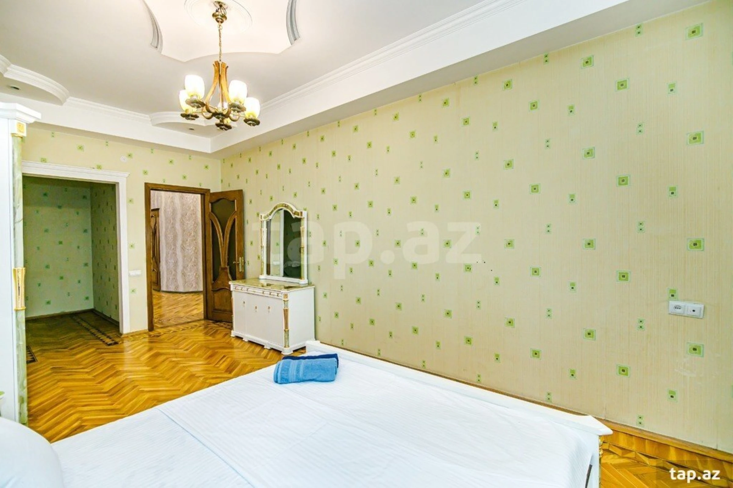 Kirayə verilir 3 otaqlı yeni tikili 170 m²