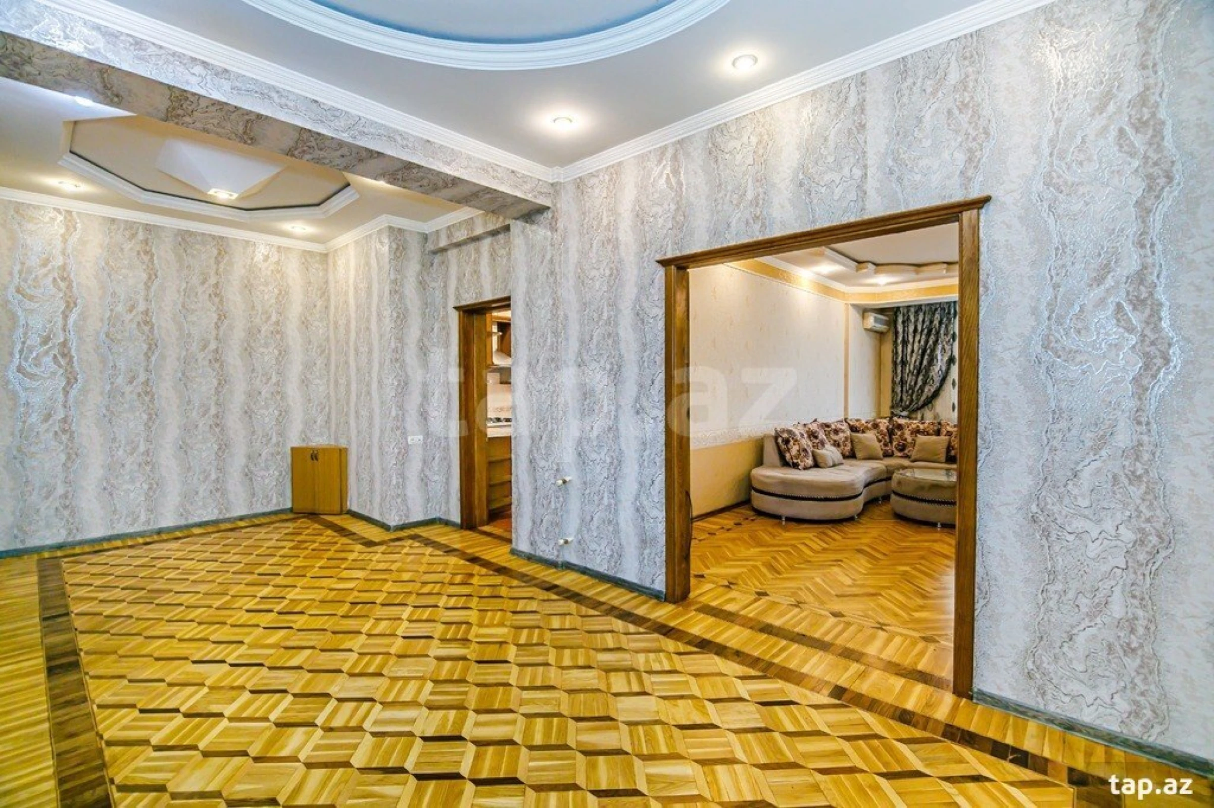 Kirayə verilir 3 otaqlı yeni tikili 170 m²