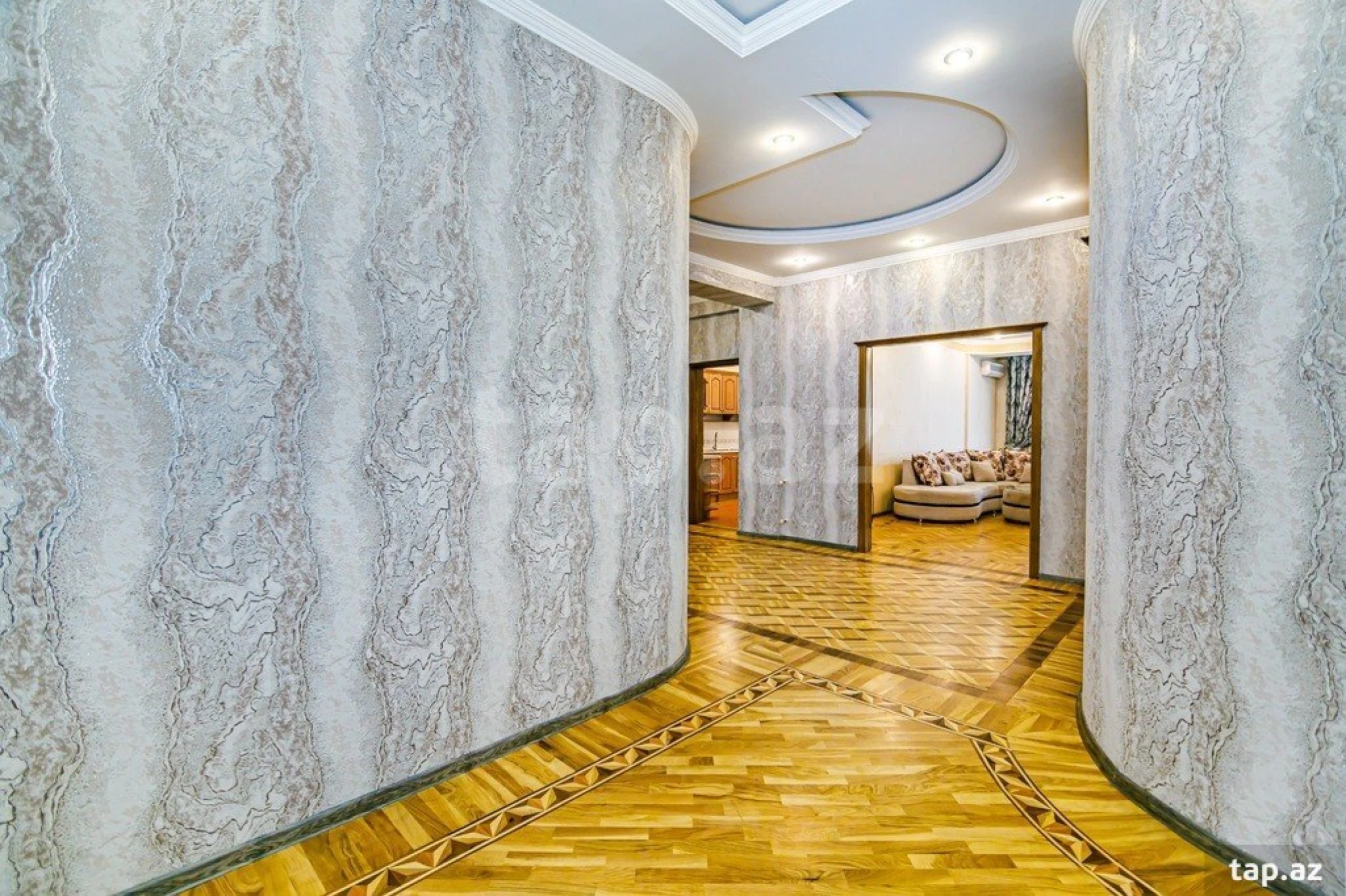 Kirayə verilir 3 otaqlı yeni tikili 170 m²