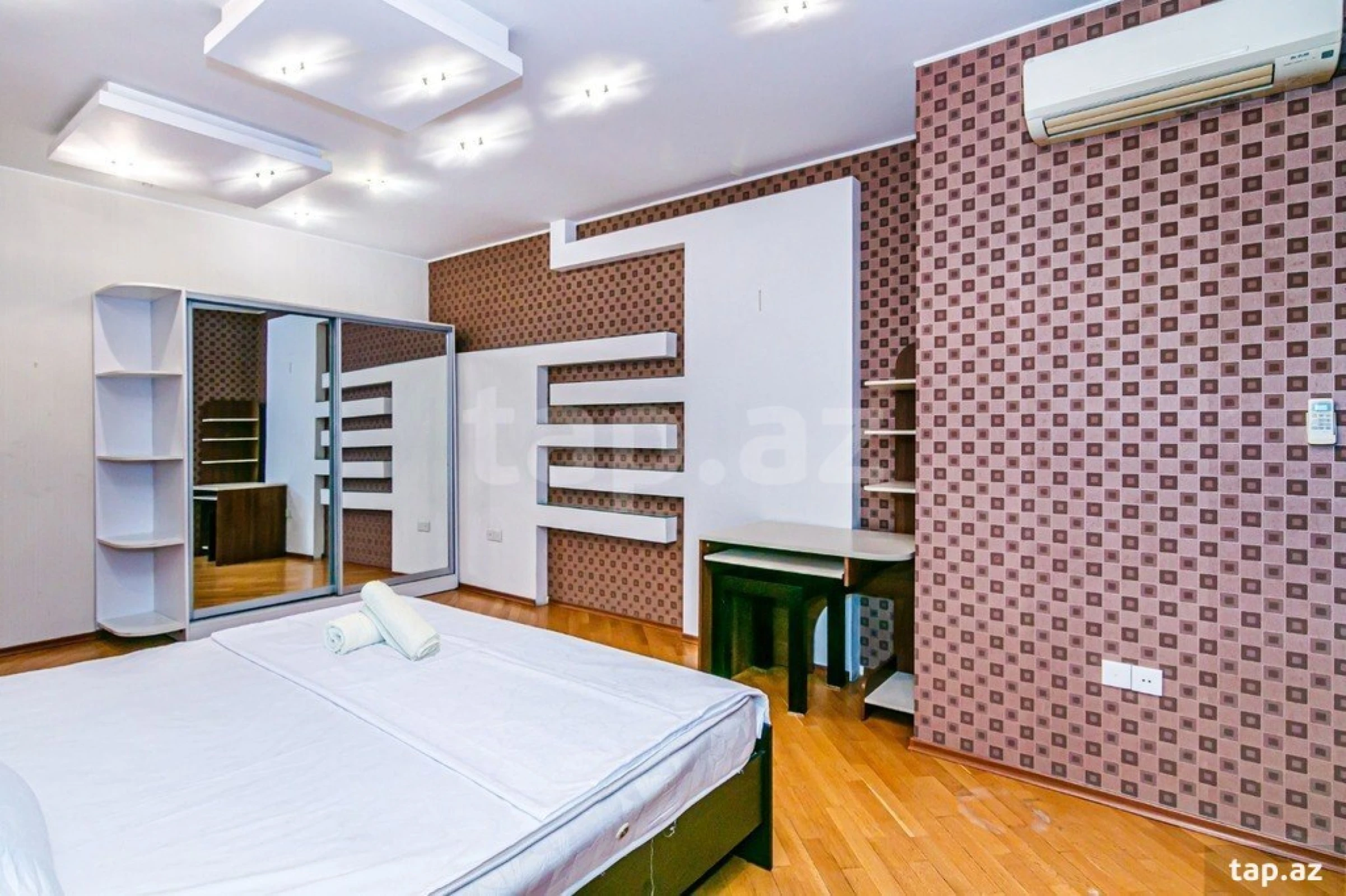 Kirayə verilir 4 otaqlı yeni tikili 200 m²